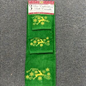 Green and Gold Embroidered Towel Set